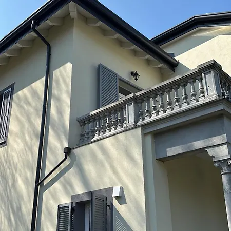 Ferienhaus Red Leaf Como