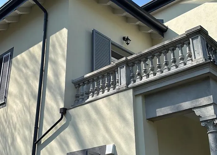 Feriehus Red Leaf Como