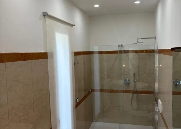 Feriehus Red Leaf Como